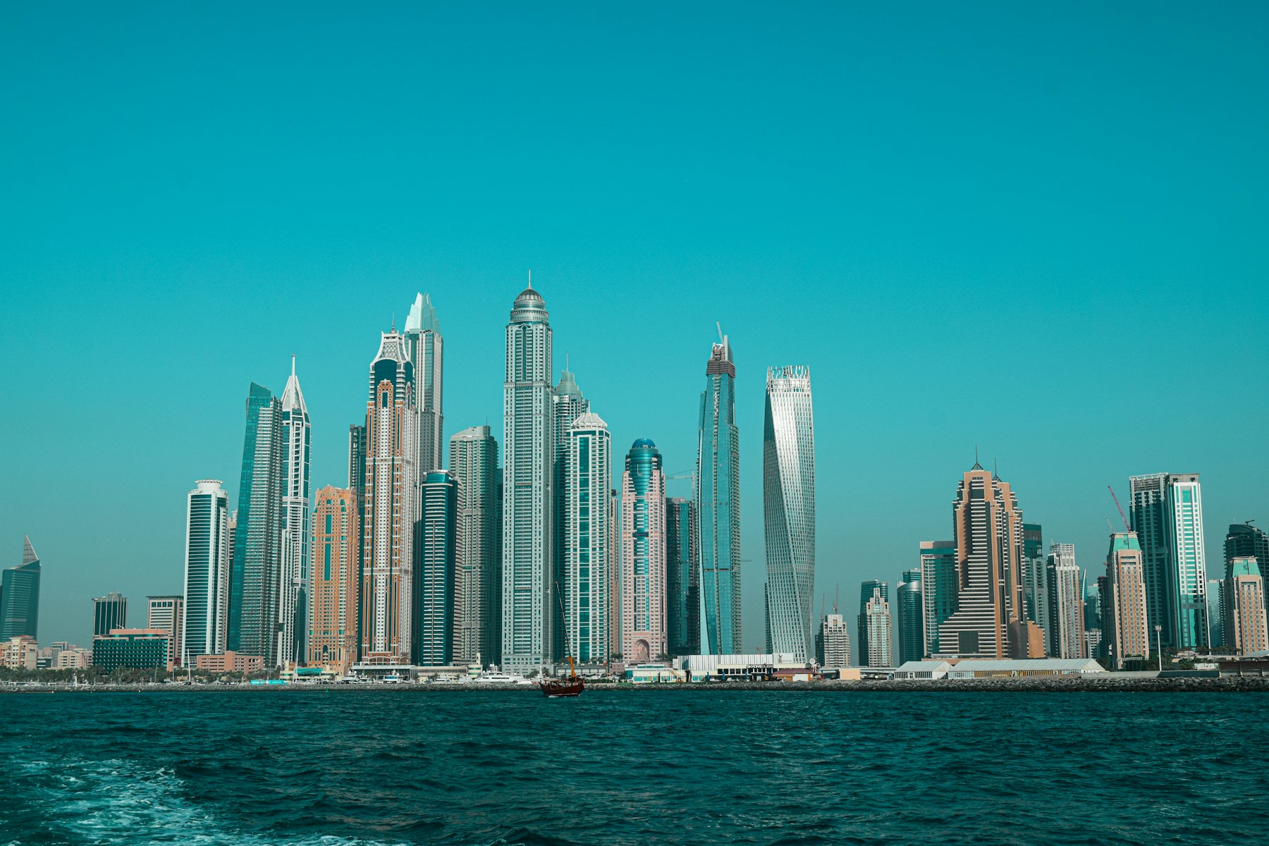 Immeubles résidentiels et marina à Dubaï